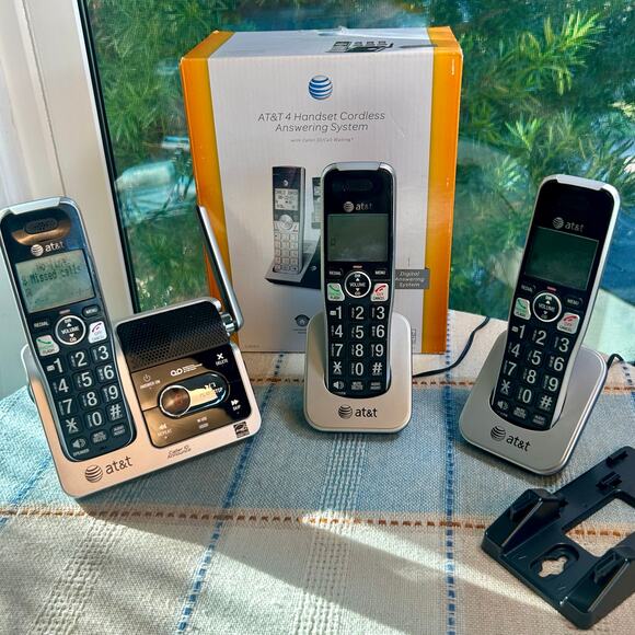 AT&T 4 Handset Cordless Phone Answering System CL82415 - Picture 12 of 14